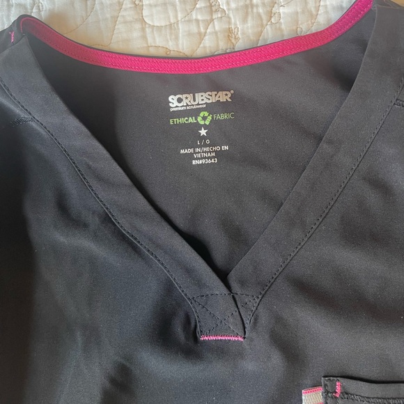 Black scrub top (Scrubstar) - Picture 3 of 3